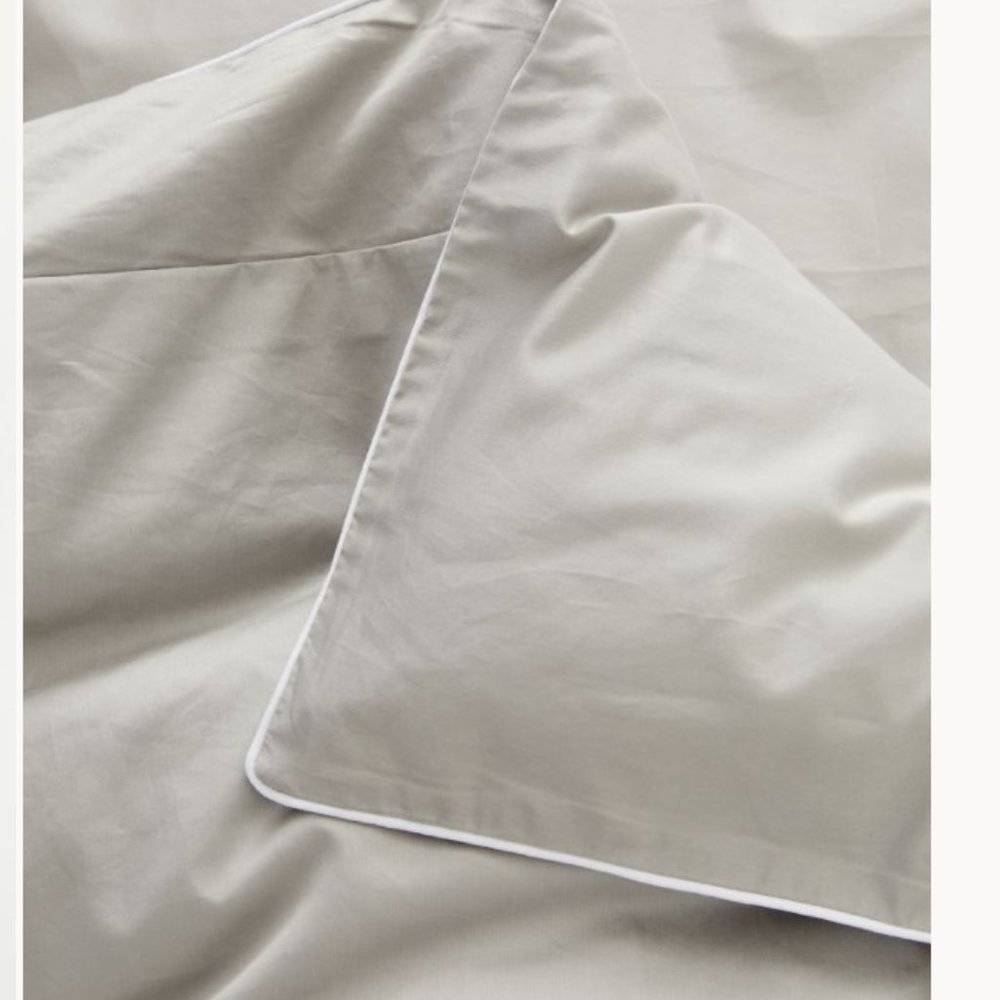 H&M Premium Quality Queen duvet -gray/white piping